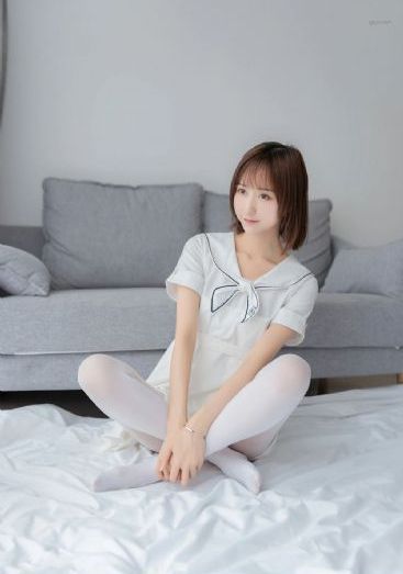 脱了她的内裤猛的进去了