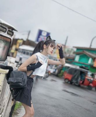 年轻的小姨子